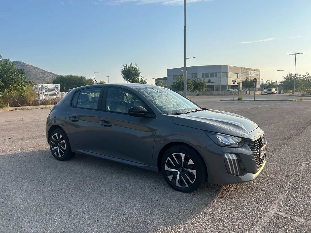Peugeot 208 ACTIVE 1.2   - Foto 1