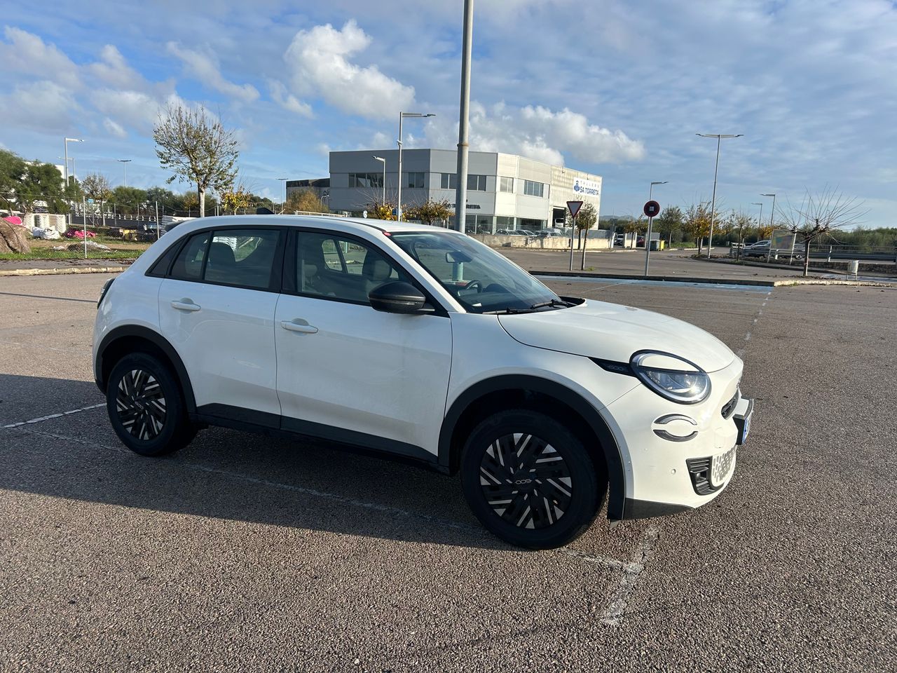 Fiat 600 MHEV 100DDCT  - Foto 1