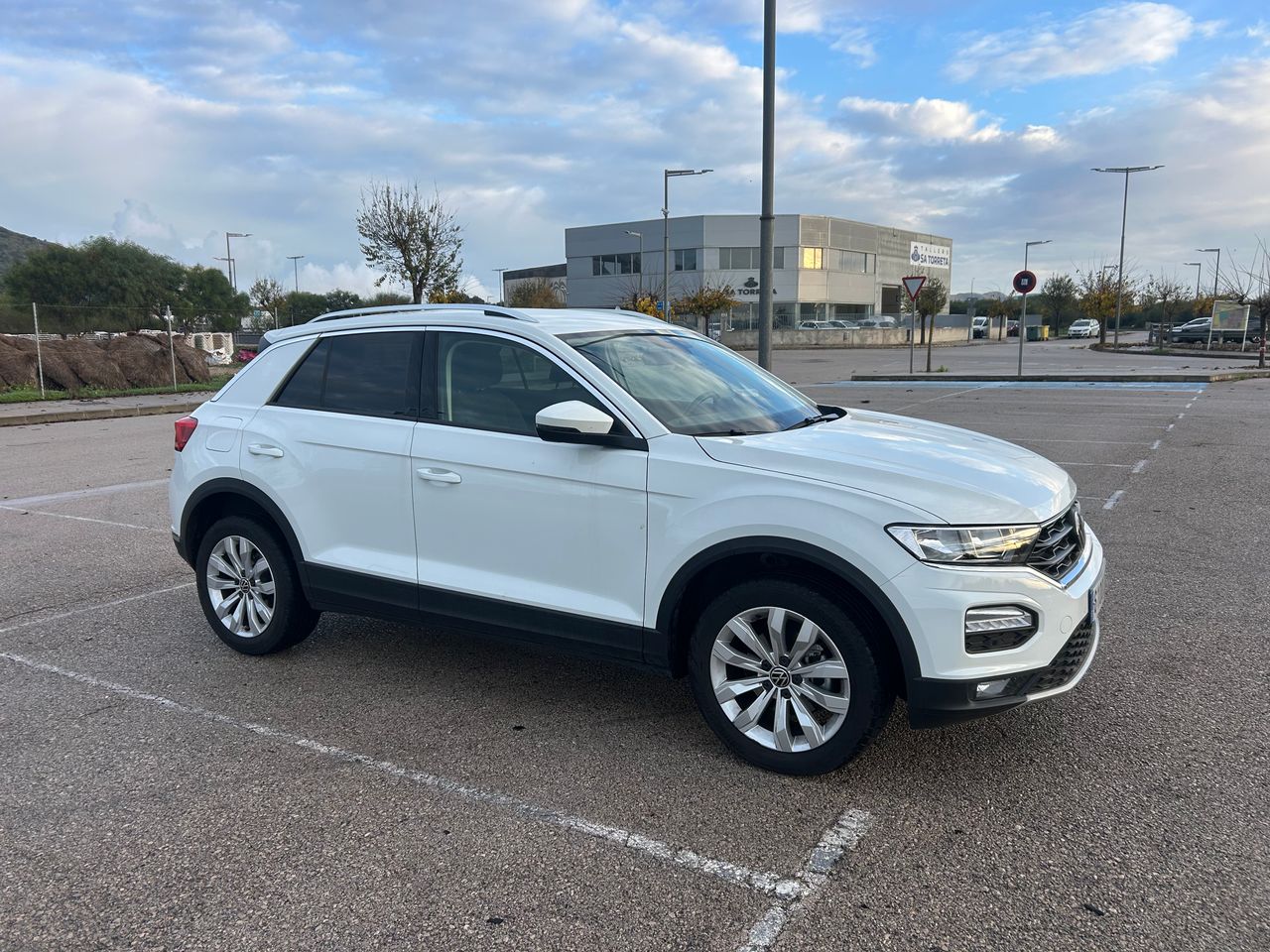Volkswagen T-Roc ADVANCE 1.0 TSI 110cv  - Foto 1