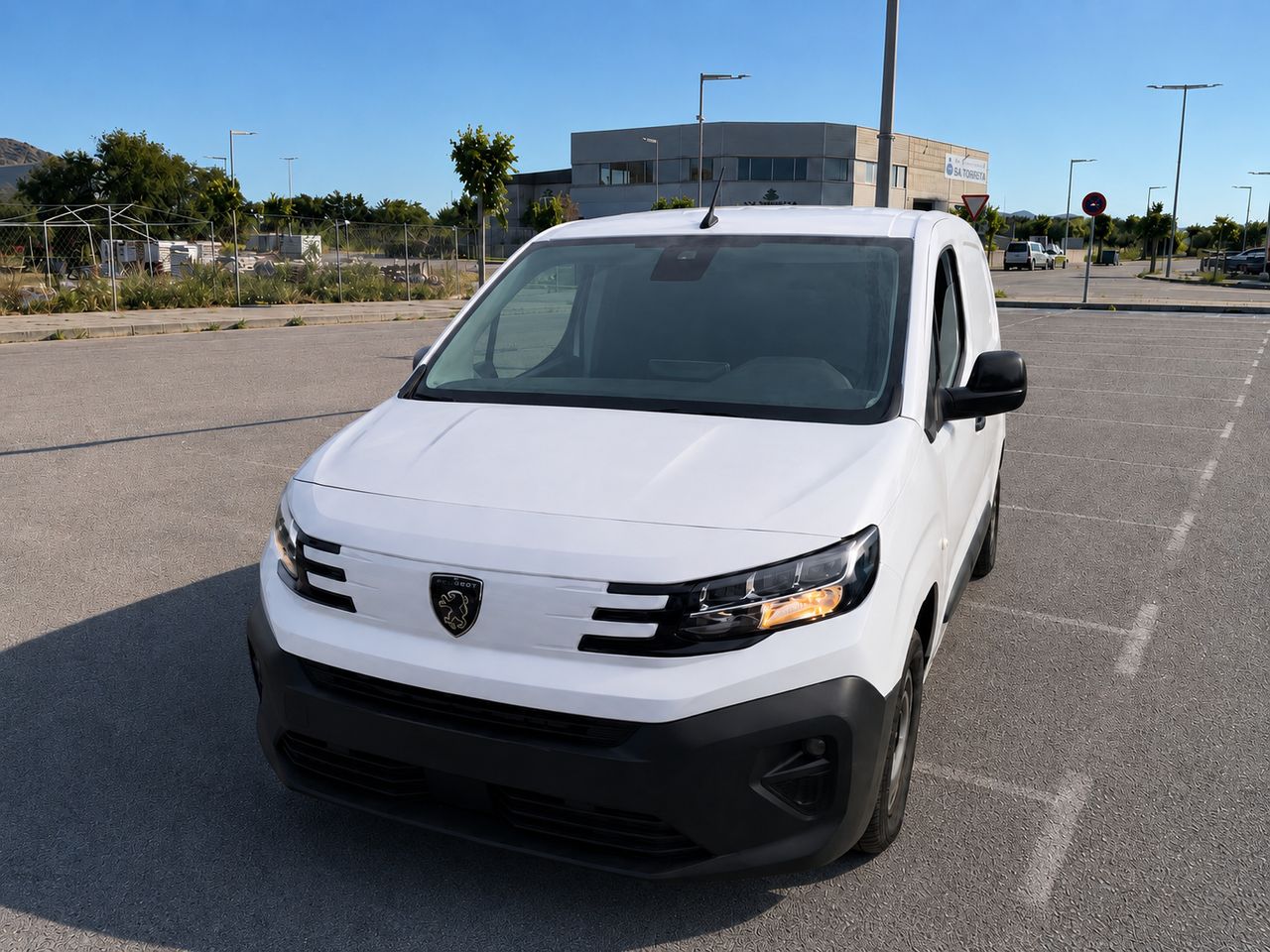 Peugeot Partner Standard 600kg BlueHDi 73kW  - Foto 1