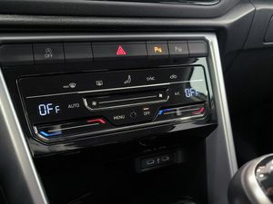 Volkswagen T-roc 2.0 Tdi 150 Cv Dark  - Foto 17