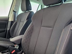 Skoda Kamiq Ambition 1,0 Tsi 81 Kw 110 Cv Manual 6 Vel.  - Foto 12