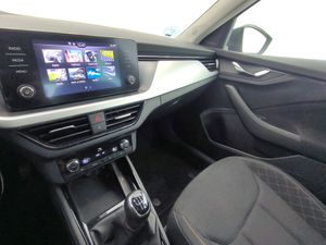 Skoda Kamiq Ambition 1,0 Tsi 81 Kw 110 Cv Manual 6 Vel.  - Foto 15