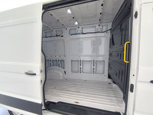 Volkswagen Crafter 35 furgon  batalla media l3h2 2.0 Tdi 140 cv 6 vel. 3500 kg  - Foto 6