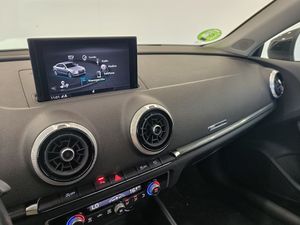 Audi A3 Sedan 35 Tfsi 150 Cv Design  - Foto 19
