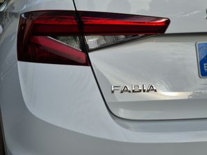 Skoda Fabia 1.0 Tsi 95 Cv Selection  - Foto 26