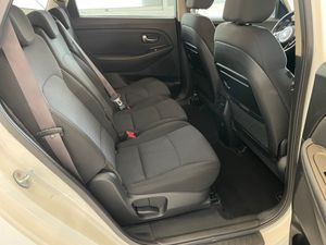 Kia Carens 1.7 CRDi VGT Emotion DCT 7pl Lux   - Foto 8