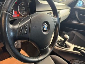 BMW Serie 3 318d  - Foto 17