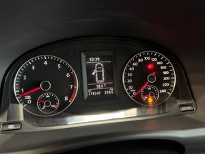 Volkswagen Touran Advance  - Foto 6