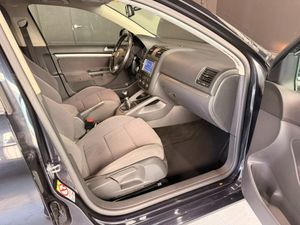 Volkswagen Golf Advance  - Foto 13