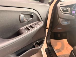 Kia Carens Concept  - Foto 14