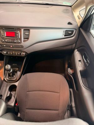 Kia Carens Concept  - Foto 13