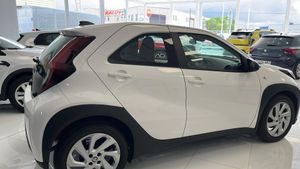 Toyota Aygo 5p 70 x-play - Foto 6