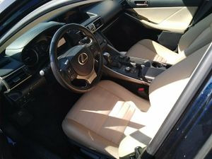 Lexus Is 2.5 300h Executive Parking - Foto 8