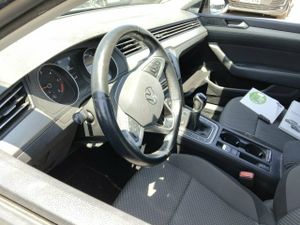 Volkswagen Passat Variant 2.0 Tdi 110kw (150cv) - Foto 8