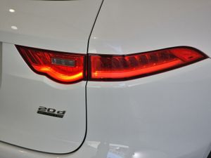Jaguar F-Pace 2.0L i4D AWD Manual R-Sport - Foto 14