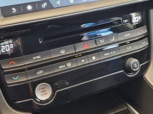 Jaguar F-Pace 2.0L i4D AWD Manual R-Sport - Foto 28