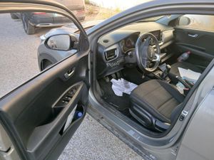 Kia Stonic 1.0 T-gdi 88kw (120cv) Mhev Imt Drive - Foto 6