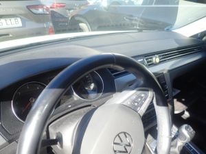 Volkswagen Passat Business 2.0 Tdi 110kw (150cv) - Foto 9