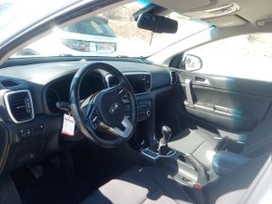 Kia Sportage 1.6 Mhev Business 100kw (136cv) 4x4 - Foto 8