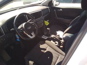 Kia Sportage 1.6 Mhev Business 100kw (136cv) 4x4 - Foto 8