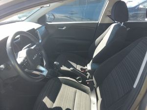 Kia Stonic 1.0 T-gdi 88kw (120cv) Mhev Imt Drive - Foto 8