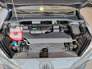 MG MG4 64kWh Luxury - Foto 40