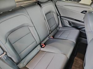 MG MG4 64kWh Luxury - Foto 34