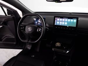 MG MG4 64kWh Luxury - Foto 18