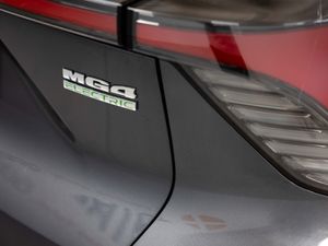MG MG4 64kWh Luxury - Foto 11
