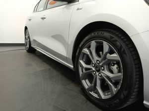 Ford Focus 1.0 Ecoboost MHEV 92kW ST-Line Auto - Foto 9