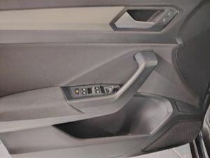 Volkswagen T-Roc Advance 1.0 TSI 81kW (110CV) - Foto 31