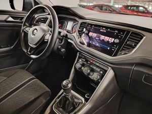 Volkswagen T-Roc Advance 1.0 TSI 81kW (110CV) - Foto 32