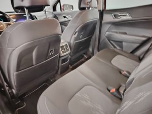 Kia Sportage 1.6 T-GDi MHEV 118kW (160CV) Drive 17