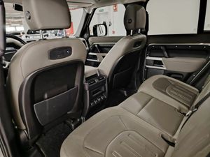 Land-Rover Defender 2.0 D240 SD4 First Edition 110 Auto 4WD - Foto 32