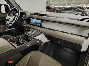 Land-Rover Defender 2.0 D240 SD4 First Edition 110 Auto 4WD - Foto 35