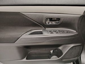 Mitsubishi Outlander 200 MPI Motion CVT 2WD 7 Plazas - Foto 32