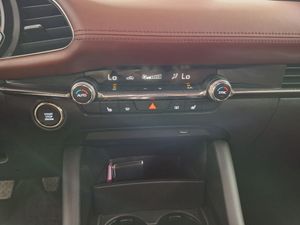 Mazda 3 2.0 SKYACTIV-X ZENITH SAFETY RED - Foto 13