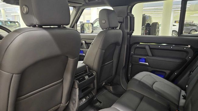 Land-Rover Defender PHEV X-Dynamic SE 