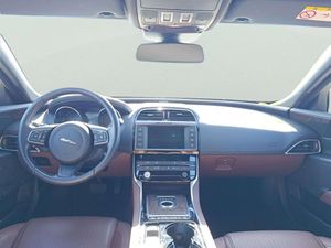 Jaguar XE 2.0 Diesel Portfolio RWD Auto 132 kW (180 CV)  - Foto 8