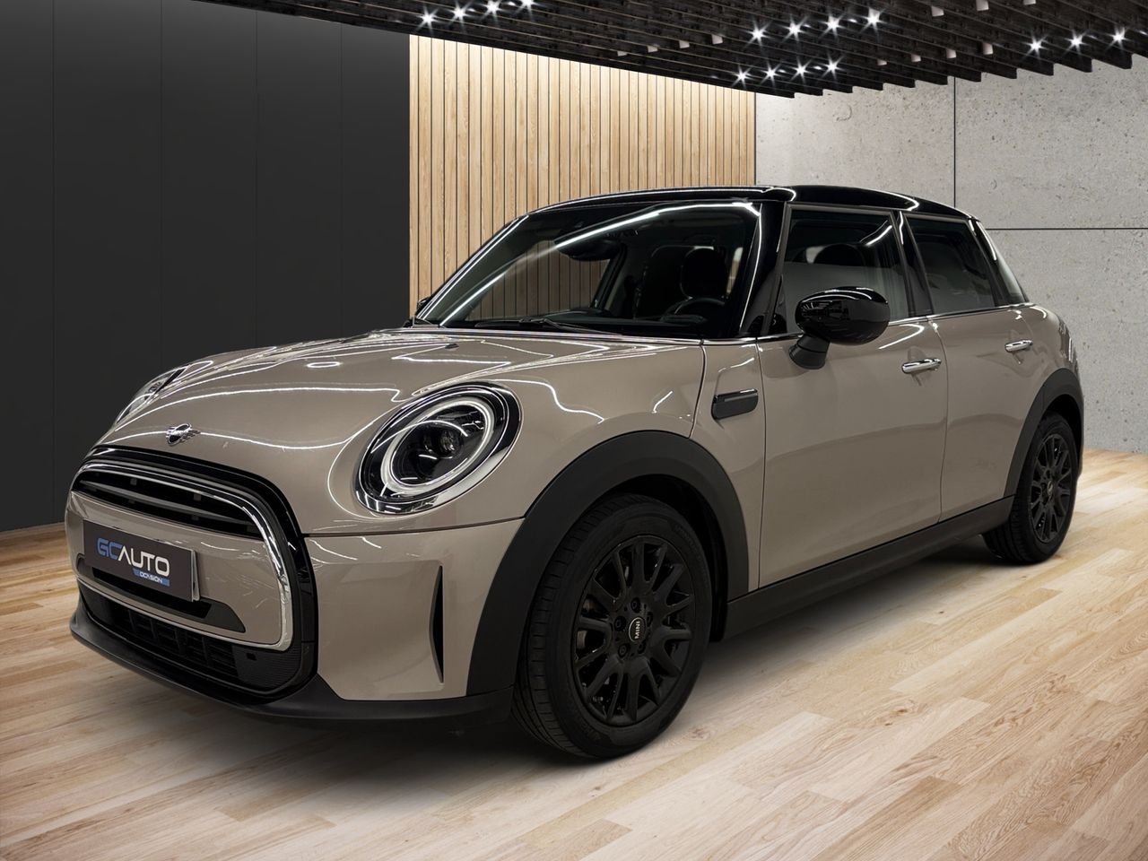 MINI Cooper 5 puertas F55 - Foto 1