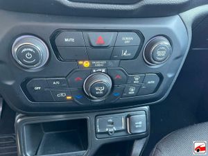 Jeep Renegade Night Eagle II 1.0G 88kW 120CV 4x2  - Foto 30