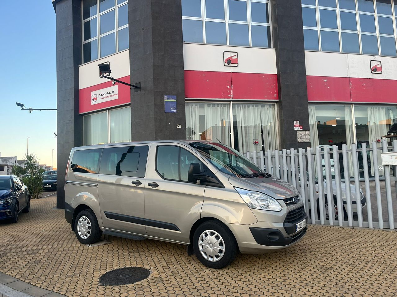 Ford Tourneo Custom 2.0 TDCI 96kW 130CV L1 Titanium - Foto 1