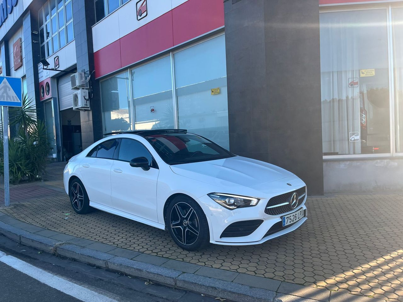 Mercedes CLA 180 SEDAN 136CV AUTO - Foto 1