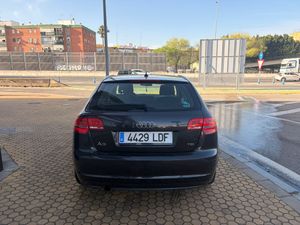 Audi A3 1.6 TDI 105 CV Attraction - Foto 9
