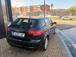 Audi A3 1.6 TDI 105 CV Attraction - Foto 25