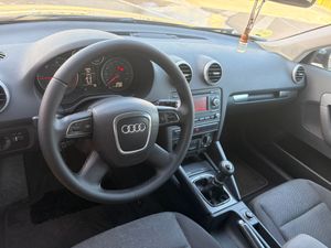Audi A3 1.6 TDI 105 CV Attraction - Foto 23