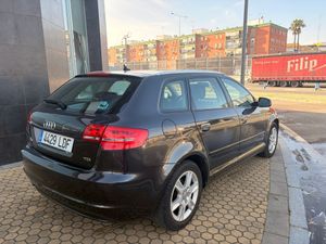 Audi A3 1.6 TDI 105 CV Attraction - Foto 24