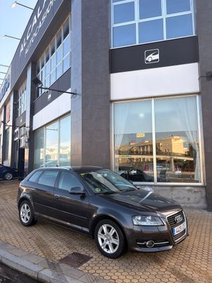 Audi A3 1.6 TDI 105 CV Attraction - Foto 32