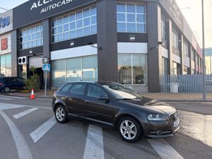Audi A3 1.6 TDI 105 CV Attraction - Foto 21